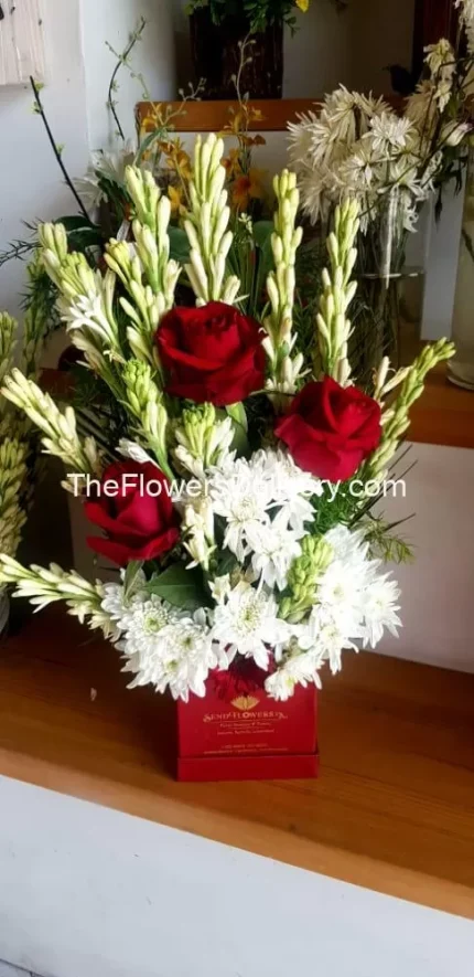 Flower Box Faisalabad - TheFlowersDelivery.com