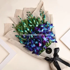 Cake and Flowers Combo Lahore - TheFlowersDelivery.com