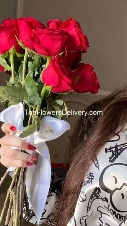 Same Day Red Rose Delivery Pakistan - TheFlowersDelivery.com