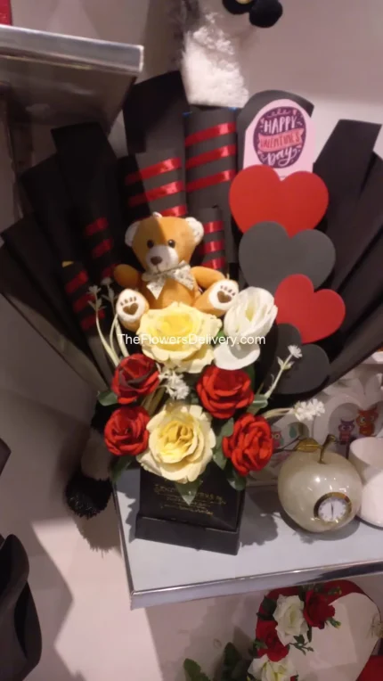 Valentine Gift for her Pakistan - TheFlowersDelivery.com