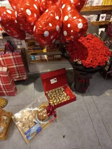Valentine Gift for her Lahore - Theflowersdelivery.com