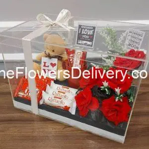 Rose Gift Box Islamabad - TheFlowerDelivery.com
