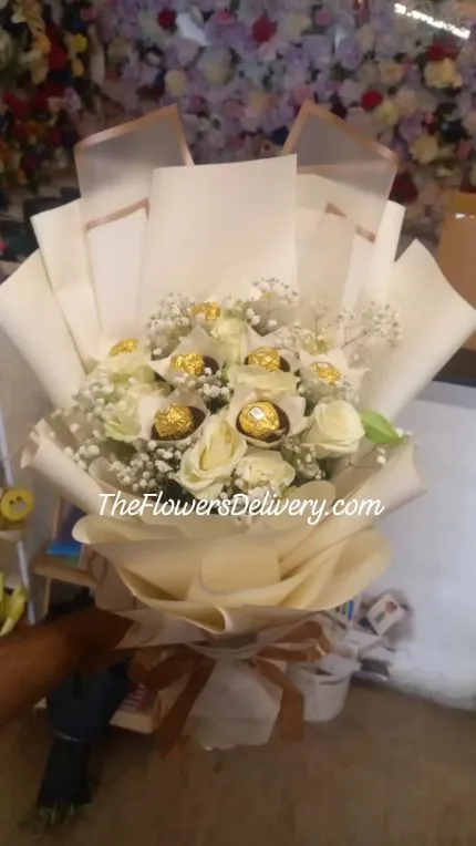 Ferrero and Rose Bouquet Karachi - TheFlowersDelivery.com