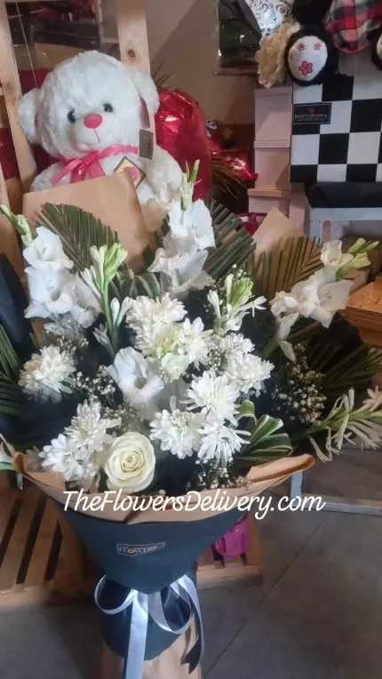 White Flowers Lahore - TheFlowersDelivery.com