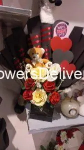 Valentine Gift for her Pakistan - TheFlowersDelivery.com