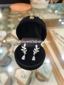 Send a Gift to Wife Lahore - TheFlowersDelivery.com