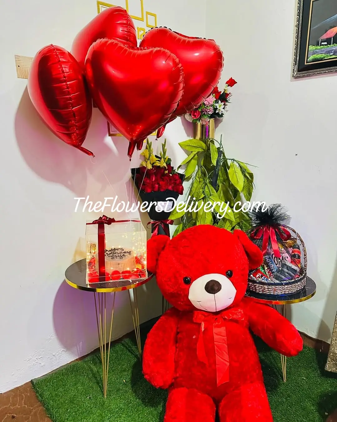 Valentine's Day Gifts for Her Delivery Lahore -TheFlowersDelivery.com