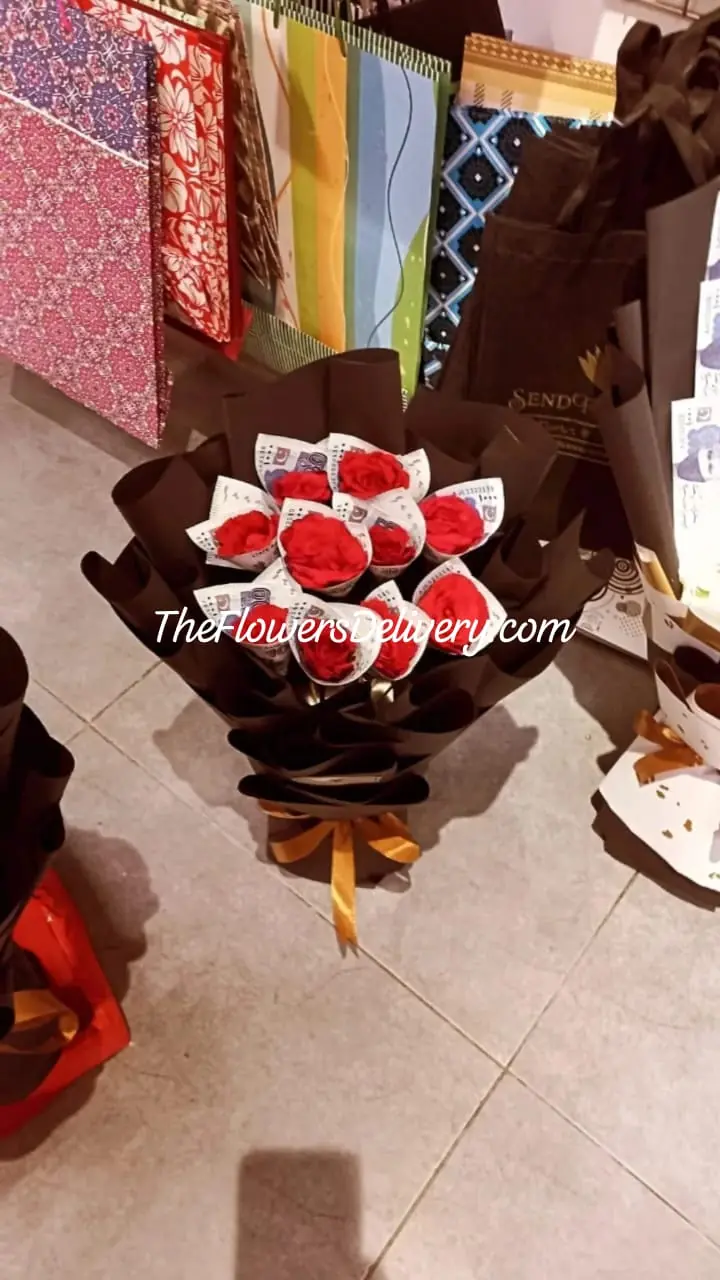 Eidi Money Bouquet Karachi - TheFlowersDelivery.com