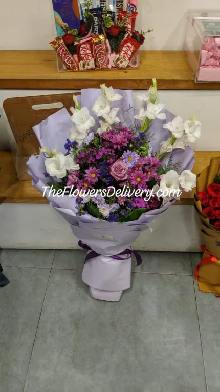 Flowers for Her Delivery Karachi - TheFlowersDelivery.com