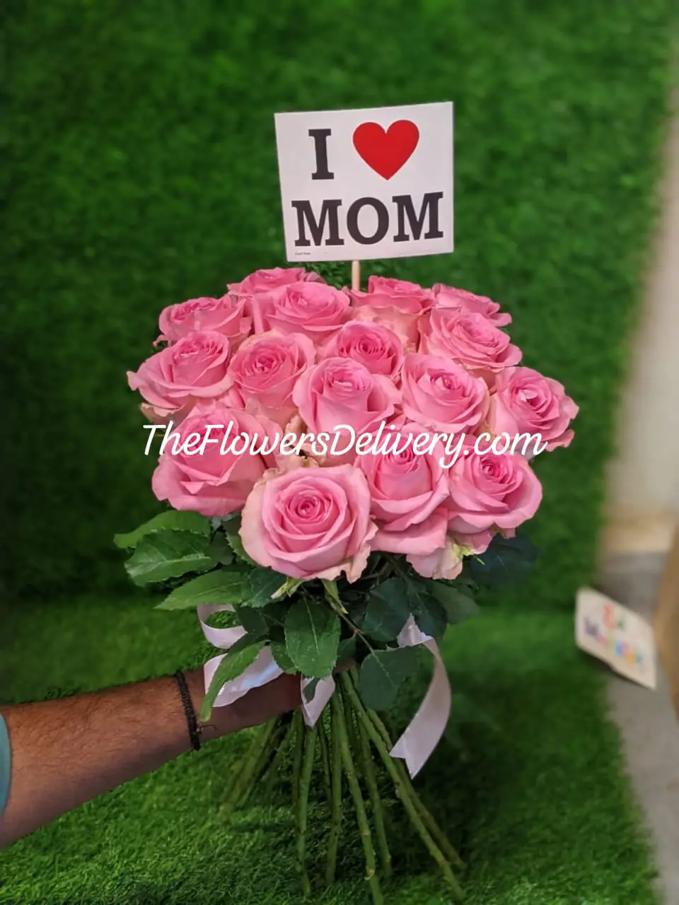 Mom's Day Flowers Islamabad - TheFlowersDelivery.com