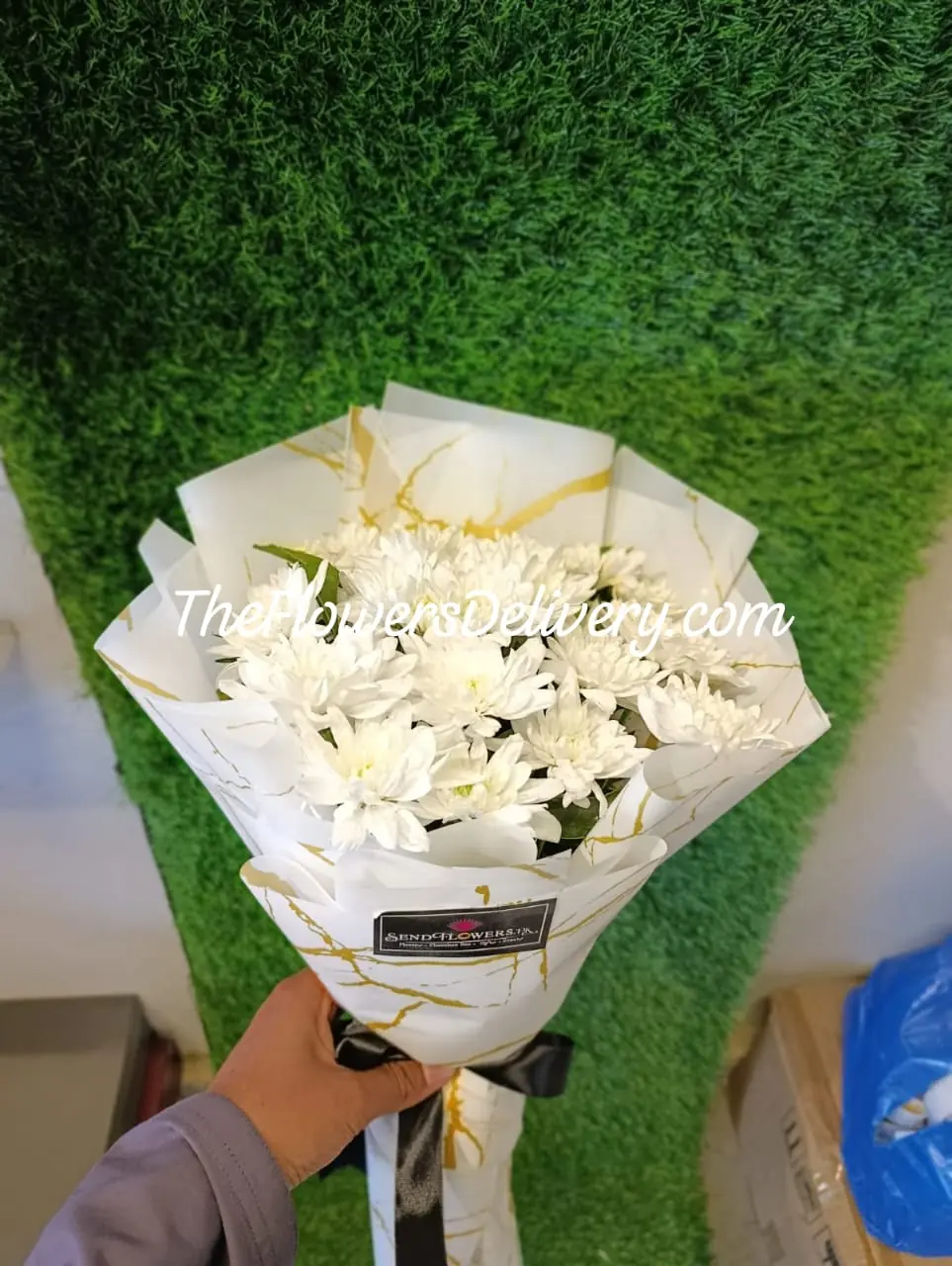 White Flowers Bouquet Delivery Multan - TheFlowersDelivery.com