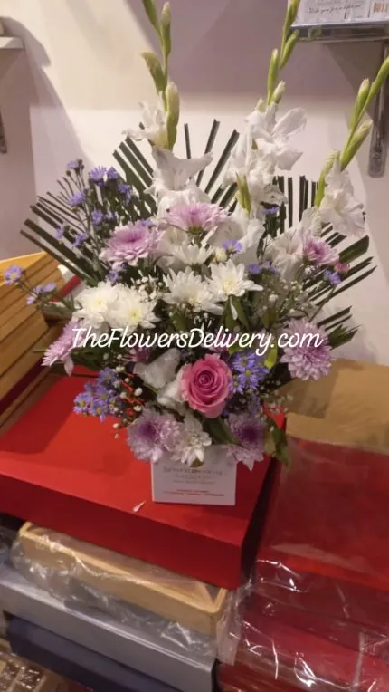 Flower Box for Mother's Day Lahore - TheFlowersDelivery.com