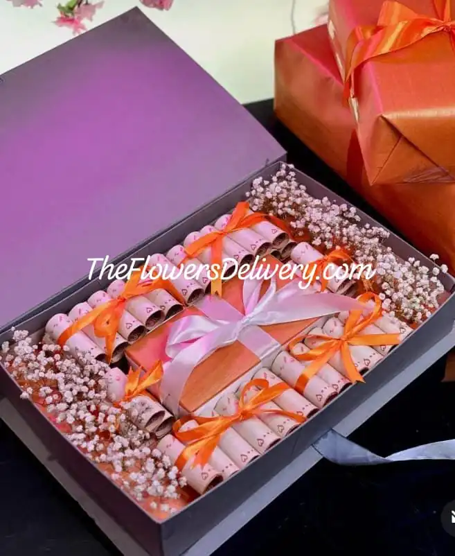 Money and Flower Gifts Lahore - TheFlowersDelivery.com