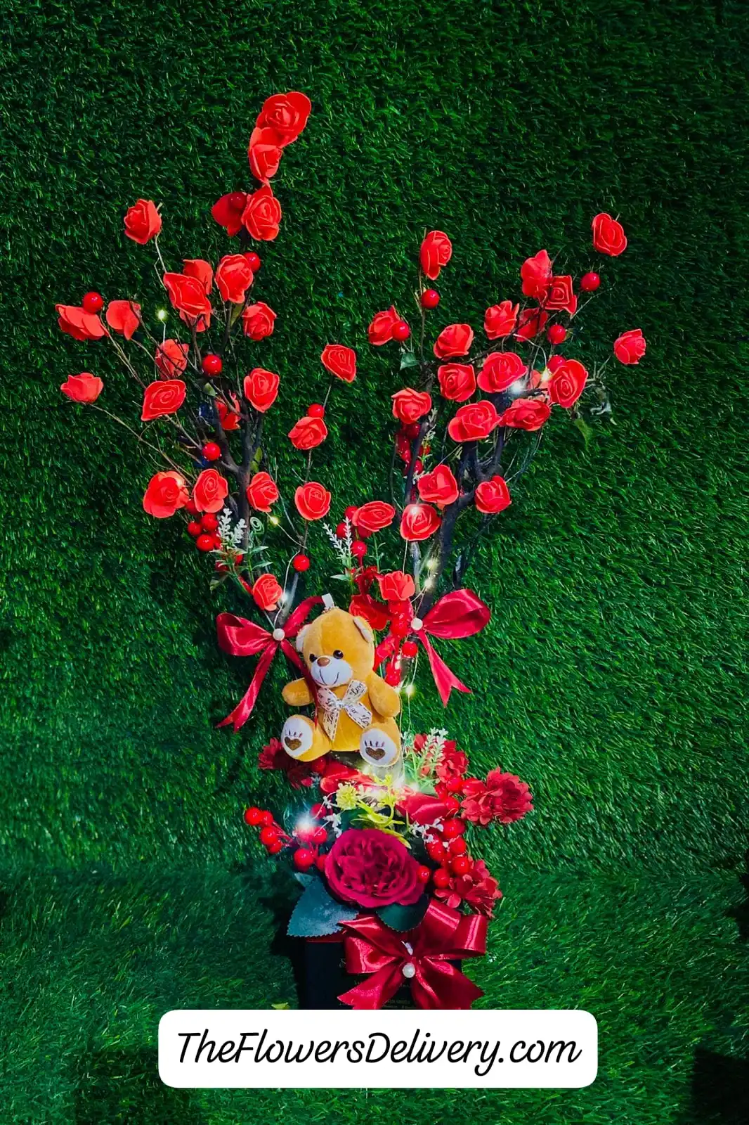Red Roses Decor Lahore - TheFlowersDelivery.com