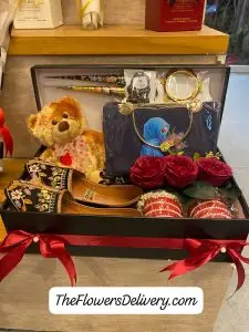 Special Gift for Her Lahore - TheFlowersDelivery.com