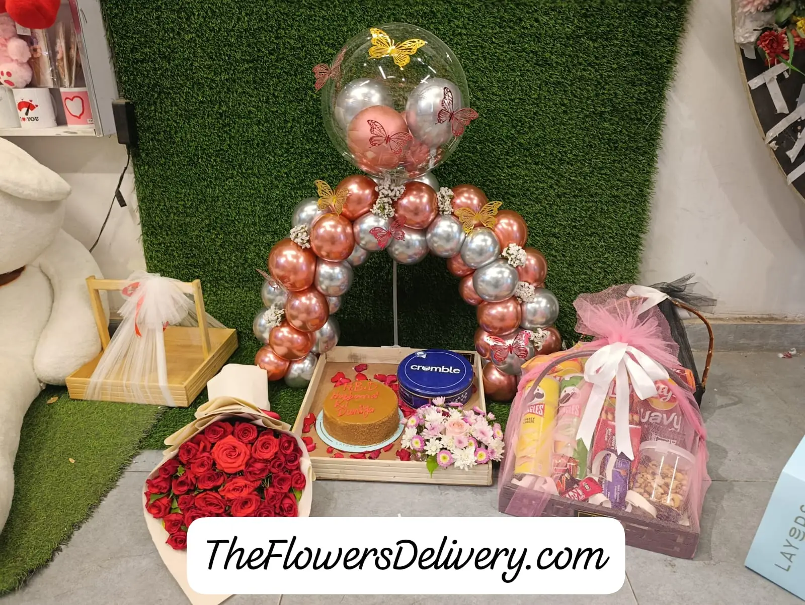 Gifts and Flowers for Mothers Day Lahore - TheFlowersDelivery.com